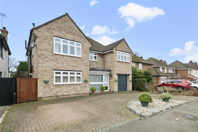 5 bed detached house