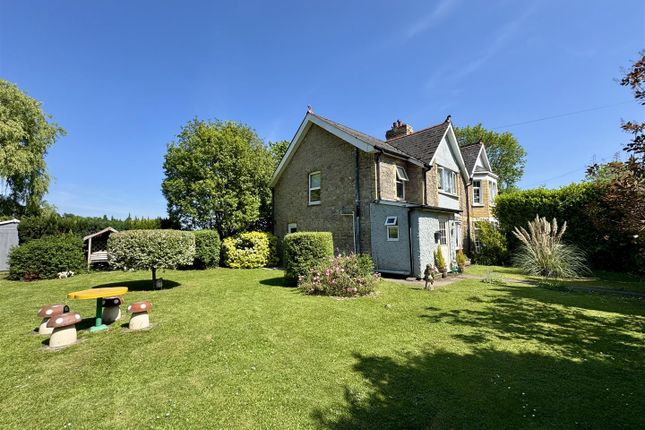 3 bedroom semi-detached house for sale