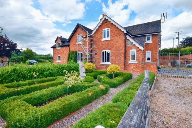 2 bedroom semi-detached house for sale