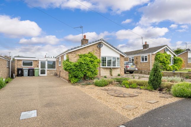 Brookside Close, Grantham NG32 2 bed detached bungalow for sale