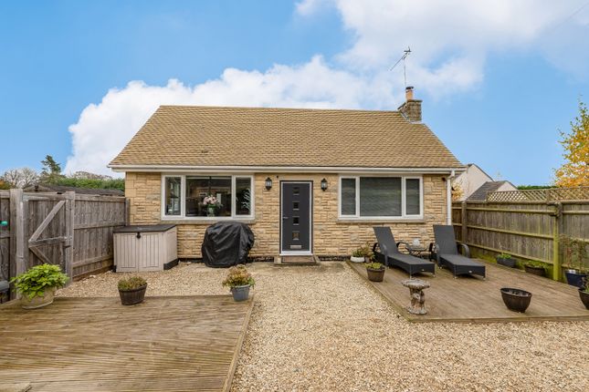 Lawton Avenue, Carterton... 3 bed detached bungalow for sale
