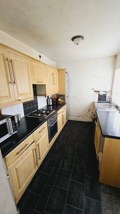 Grays, Essex, RM17 6DW 2 bed terraced house for sale