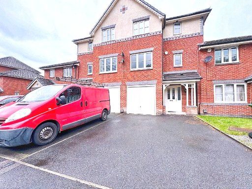3 bedroom town house for sale