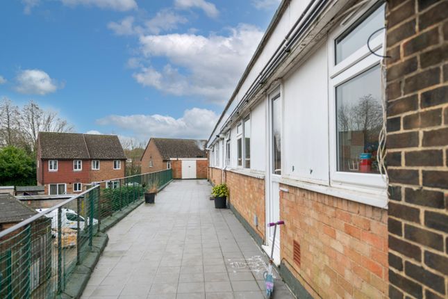 Hornbeam Road, Reigate RH2 2 bed flat for sale