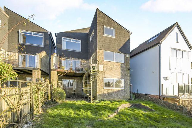 Harvey Road, Surrey GU1 4 bed detached house for sale