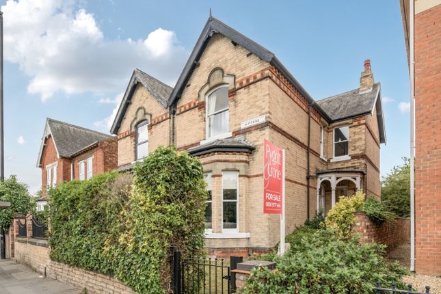 5 bedroom semi-detached house for sale