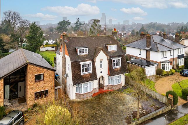 6 bed detached house