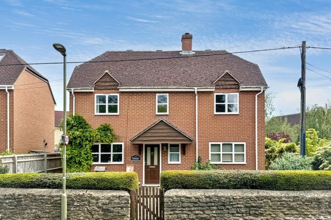 Bow Road, Stanford in the Vale, SN7 3 bed detached house for sale