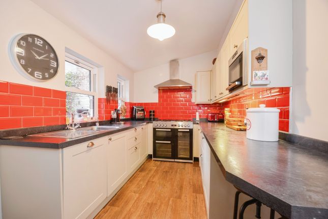 6 bedroom semi-detached house for sale