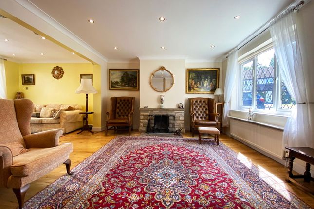 Ely Place, Woodford Green IG8 4 bed link detached house for sale