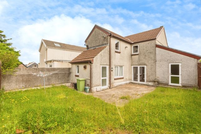 4 bedroom end of terrace house for sale