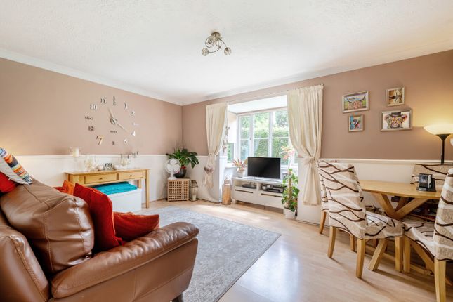 Groves Lea, Reading RG7 2 bed apartment for sale