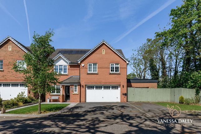 5 bed detached house