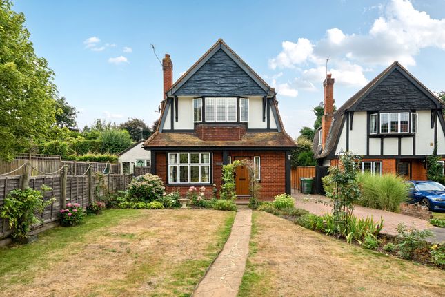 The Close, West Byfleet, KT14 3 bed detached house for sale