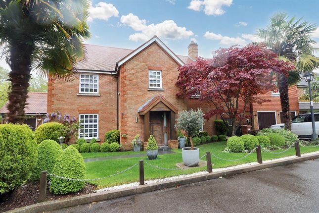 May Gardens, Elstree, 4 bed detached house for sale