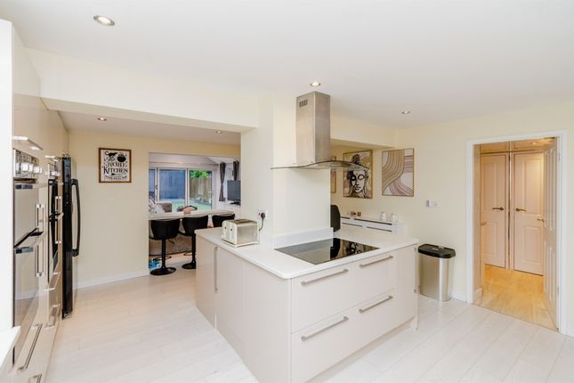 5 bedroom link detached house for sale