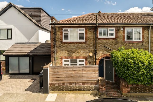 Cowper Road, London W3 2 bed flat for sale