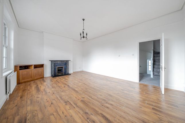 Burnt Ash Road, London, SE12 3 bed flat for sale
