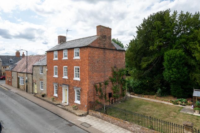 5 bedroom town house for sale