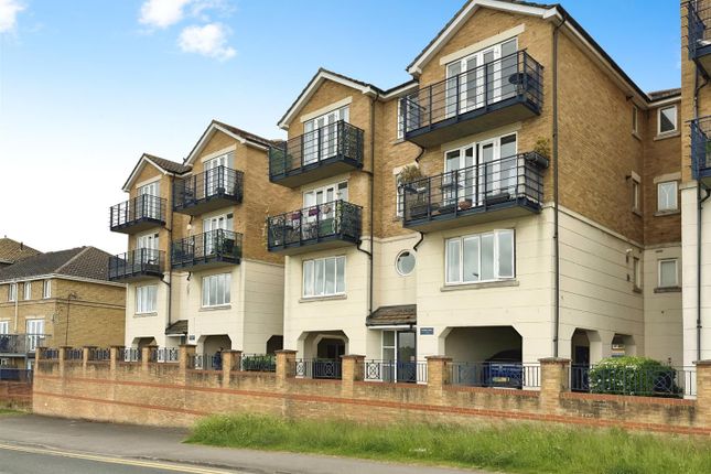 Fennel Close, Rochester 2 bed apartment for sale