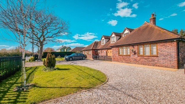 Barnhall Road, Tolleshunt Knights, CM9 5 bed detached house for sale