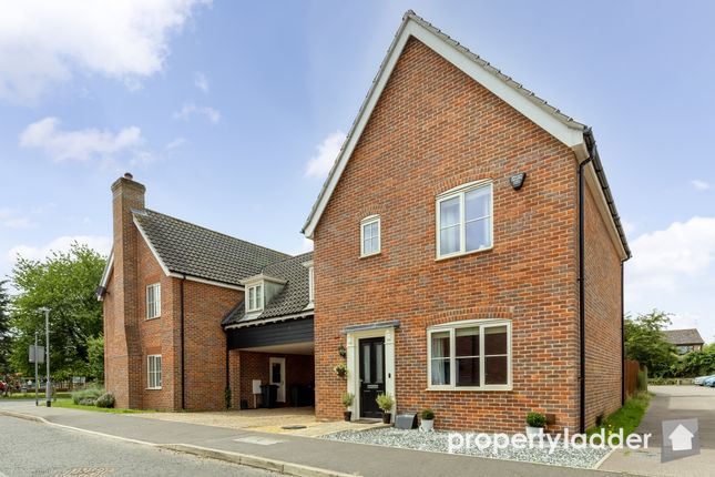3 bedroom link detached house for sale