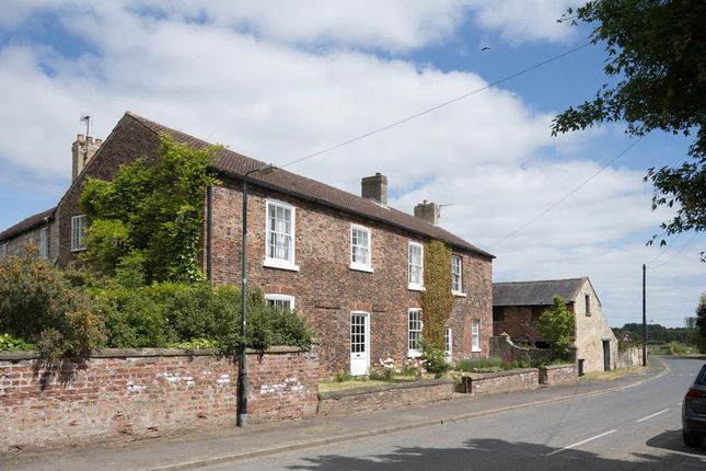 5 bed detached house