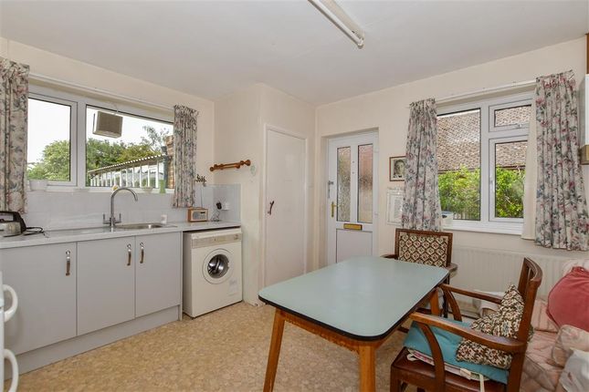 2 bed detached bungalow