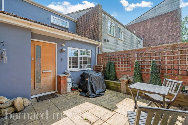 6 bedroom semi-detached house for sale