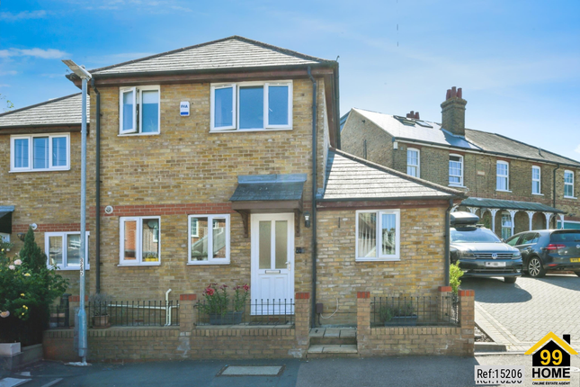 Old Road, Harlow, Essex, CM17 3 bed detached house for sale