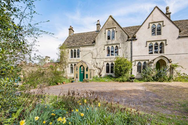 6 bedroom semi-detached house for sale