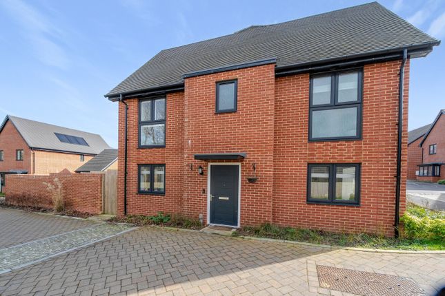 Waterclose Way, Whiteley, Hampshire... 3 bed semi