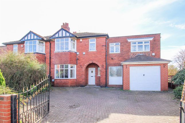Leeds Road, Wakefield WF1 6 bed house for sale