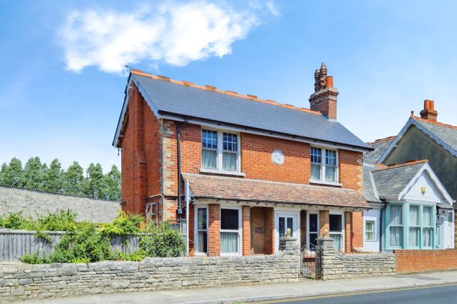 Kings Road West, Swanage BH19 3 bed semi