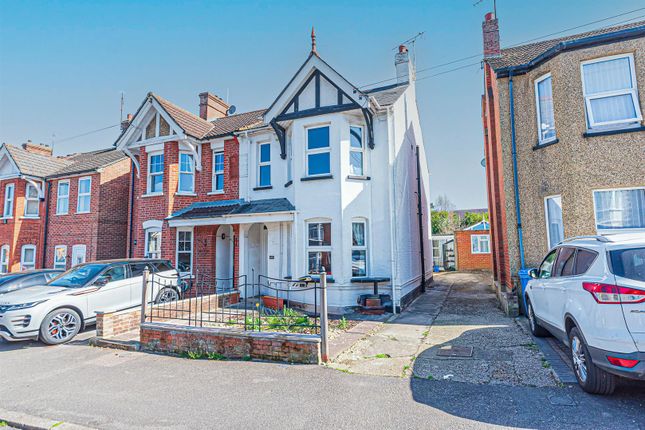 St. Michaels Road, Aldershot GU12 4 bed semi