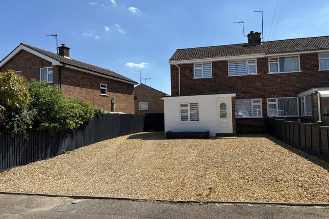 Blackthorn Grove, Woburn Sands... 4 bed semi