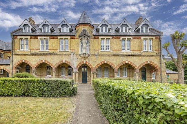 Keele Close, Watford WD24 3 bed flat for sale