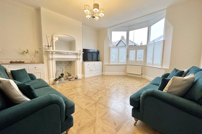 QUEENS PARADE, CLEETHORPES 2 bed flat for sale