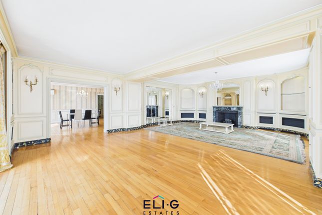 Riverside Drive, NW11 5 bed flat for sale