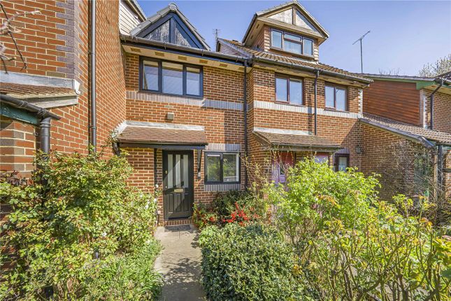 Oak Lane, Isleworth 2 bed terraced house for sale