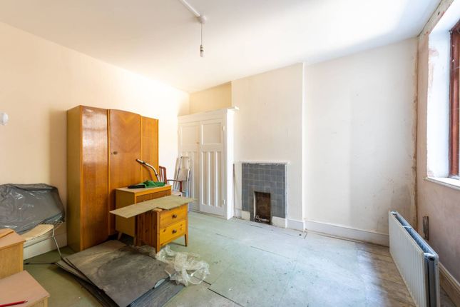 Barlby Road, North Kensington... 3 bed flat for sale