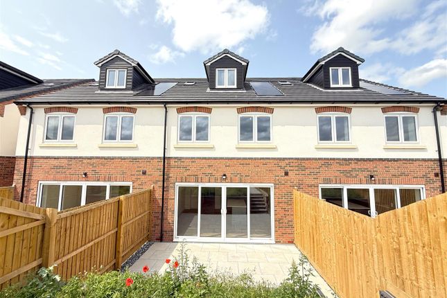 Main Road, Barnstone 4 bed townhouse for sale