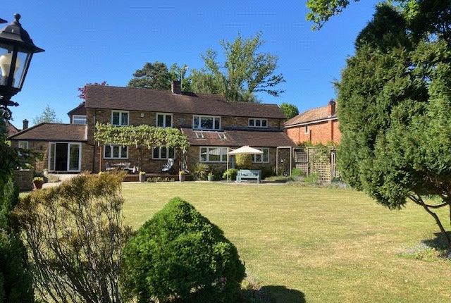 5 bed detached house