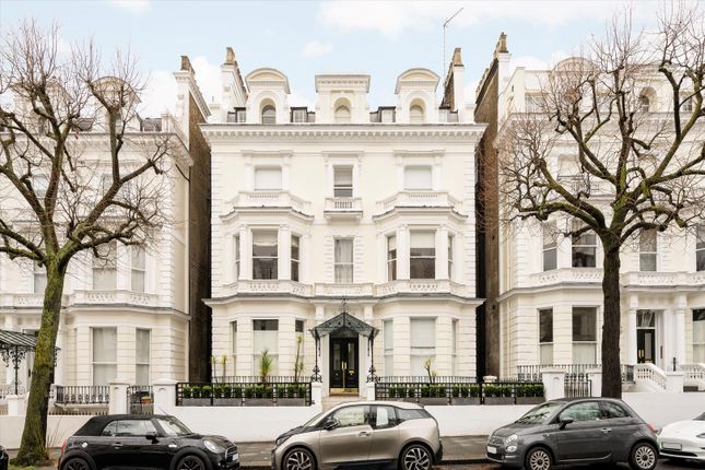 Holland Park, London, W11 2 bed flat for sale