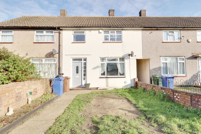 Cawdor Avenue, South Ockendon RM15 3 bed terraced house for sale