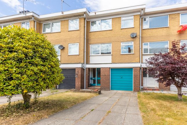 3 bedroom town house for sale