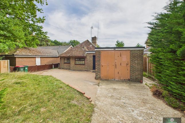 Blackwater Lane, Crawley RH10 2 bed detached bungalow for sale