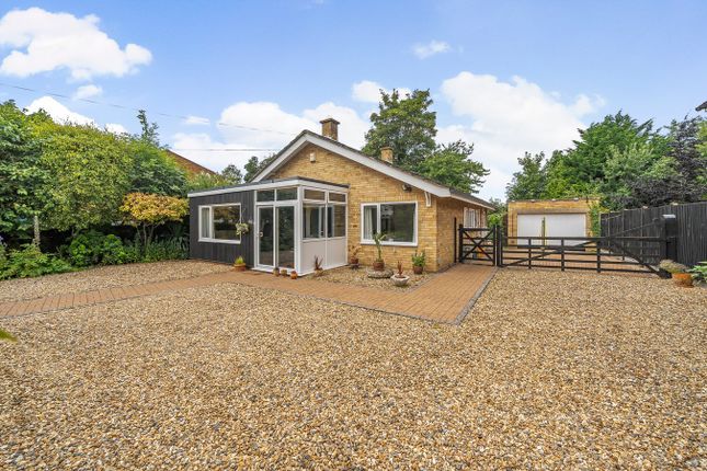 Hitchin Road, Stotfold, Hitchin, SG5 2 bed bungalow for sale