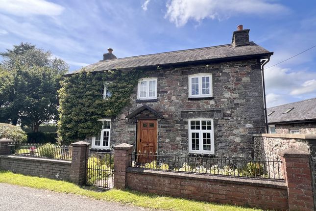 Llangadog, Carmarthenshire. 3 bed detached house for sale