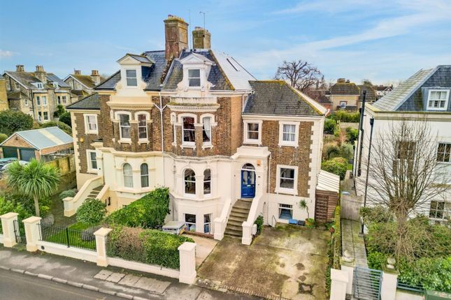 5 bedroom semi-detached house for sale